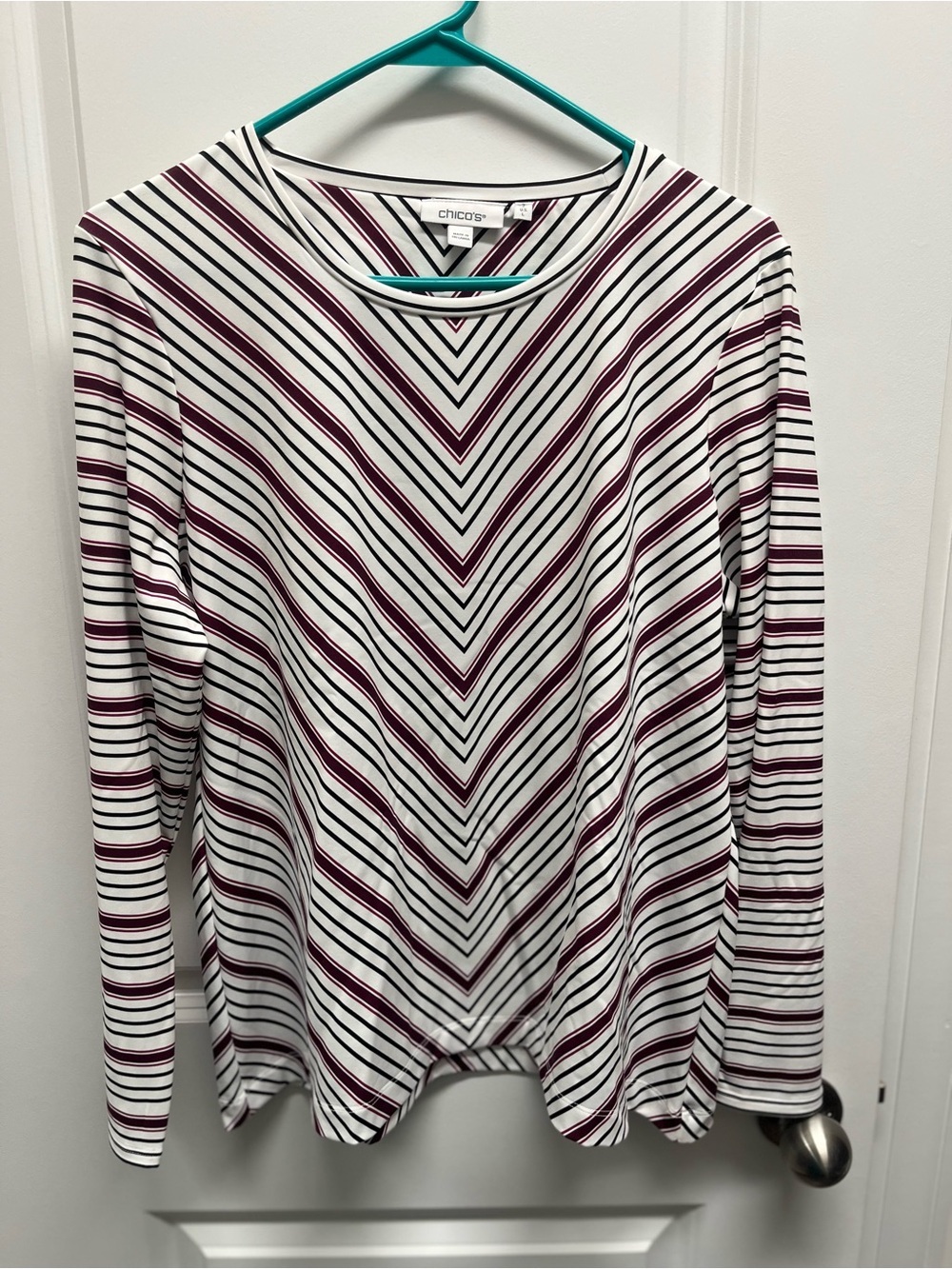Chico’s Zenergy Geometric Striped Top Size 2 Large Black Burgundy White Knit